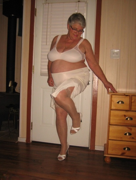 old women big camel toe showing them off free porn galleries