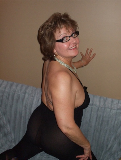 older women posing hot nude photos