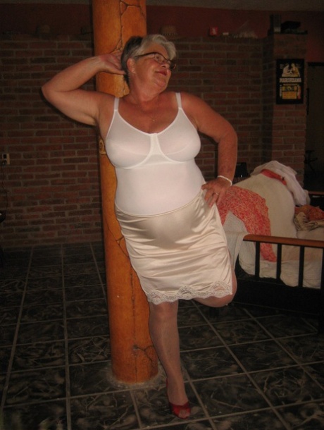 big tits granny maid sexy xxx image