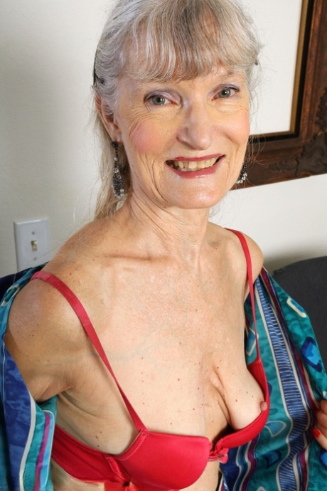 offended old woman sexy nudes pictures