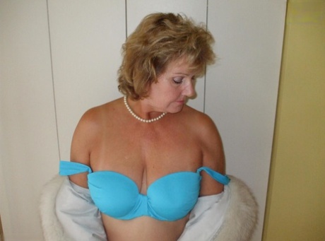 horny granny hot nude image