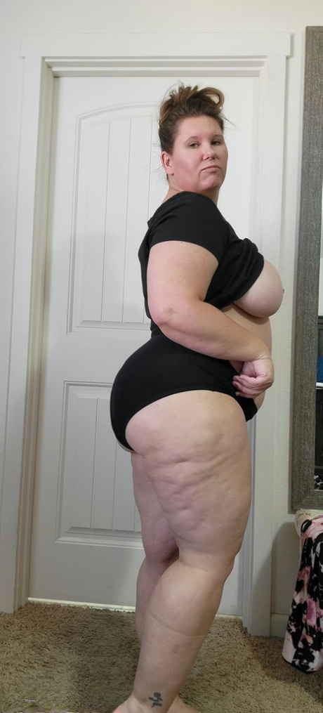 solo chubby granny ass spread posing nudes picture