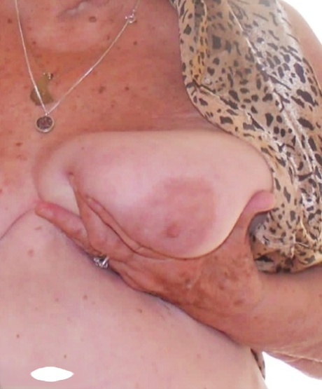 granny clamps free nude pic