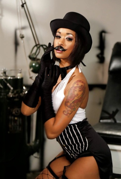 Skin Diamond naked star image