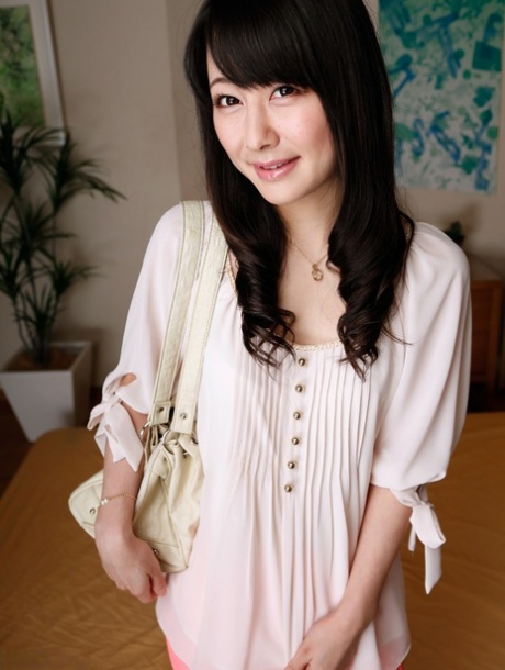 Ayumi Iwasa pornographic model pic