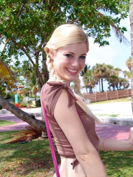 Charlotte Stokely beautiful star img