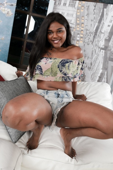 Yara Skye star art photos